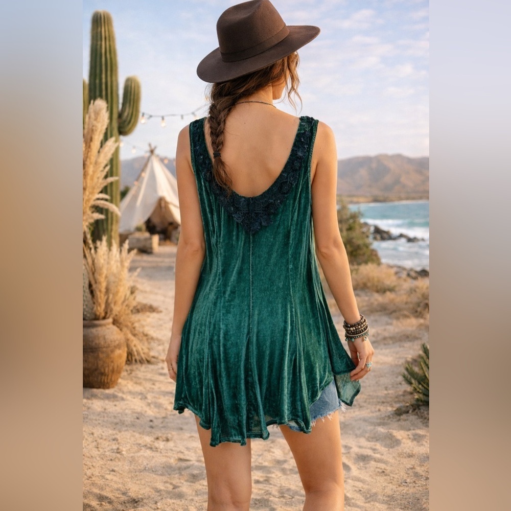 Black Swan Women’s Green Velvet Brocade on back of Dress Size large